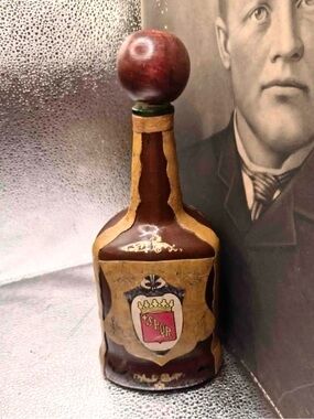 Vintage Decanter Italian Leather RARE 3 Sided Coat of Arms ‘SPQR’ & Fleur De Lis